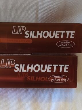 Lip Silhouette Matte Velvet Tint - Deep Red Packaging